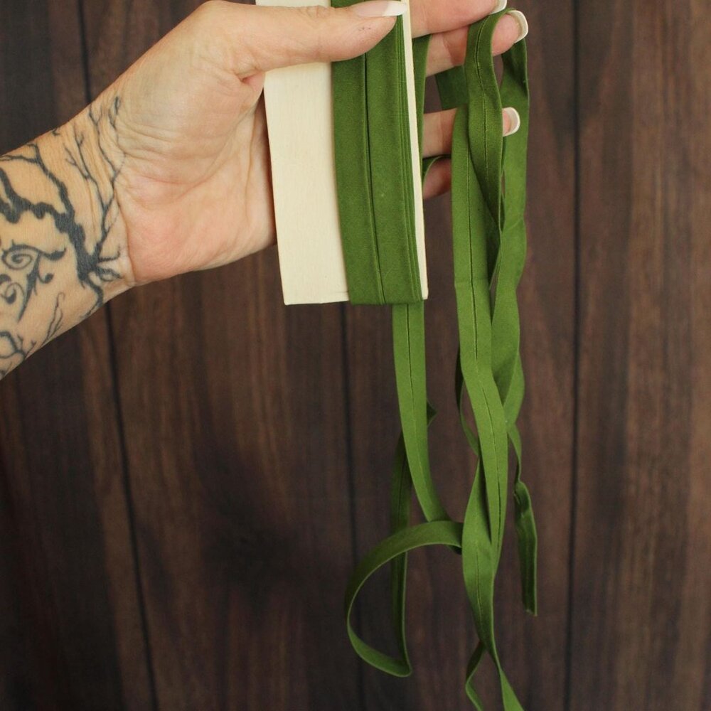 Vintage Green Seam Binding Trim: 1/2" Wide Scroll, 5 Yards - Picture 9 of 10